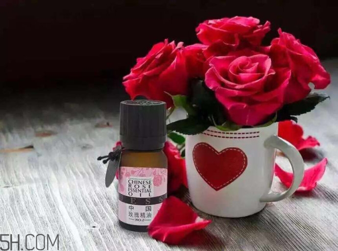 玫瑰精油能泡腳嗎？玫瑰精油的使用方法有哪些？