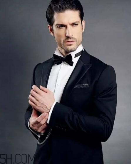 阿瑪尼西裝怎么樣？阿瑪尼定制西服好嗎？