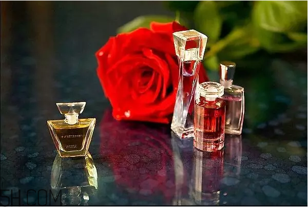 玫瑰精油怎么用？玫瑰精油可以直接涂在臉上嗎？