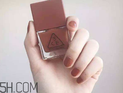 2018冬天涂什么顏色的指甲油好看？美甲小知識