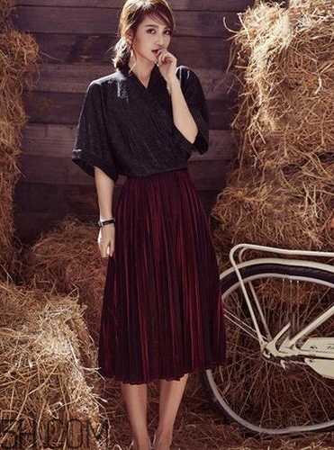 金絲絨百褶裙搭配什么上衣？