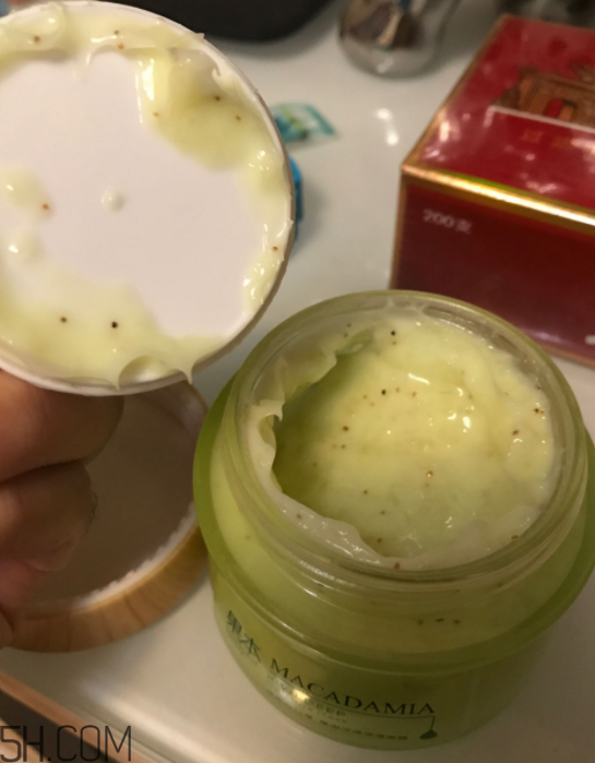 詩(shī)婷露雅果泥面膜什么功效？敷完要洗嗎？