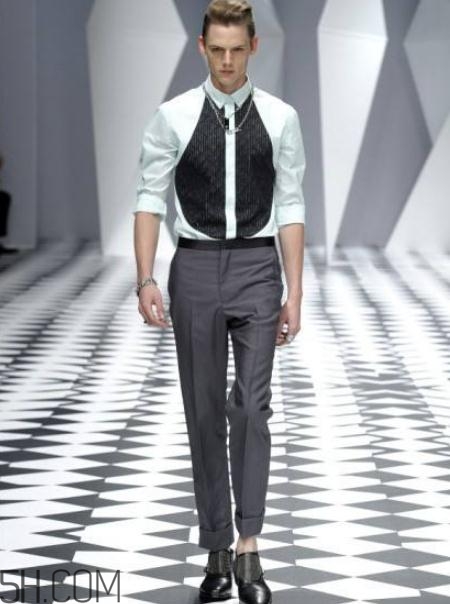 范思哲是哪個(gè)國(guó)家的品牌？范思哲是幾線奢侈品牌？