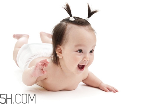 寶寶濕疹媽媽吃哪些食物比較好？寶寶秋冬脫發(fā)要怎么辦？