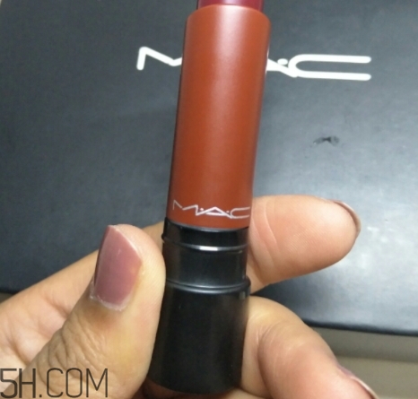 魅可和雅詩蘭黛哪個好？mac和雅詩蘭黛口紅對比