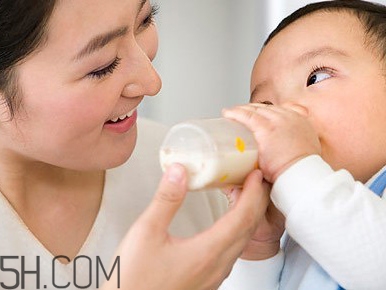 斷奶應該是怎樣的一個過程？斷奶的過程中要注意哪些問題？