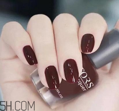 指甲油搭配有哪些講究？顯手白指甲油顏色推薦