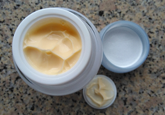 片仔癀珍珠膏白天能用嗎？會不會變黑？