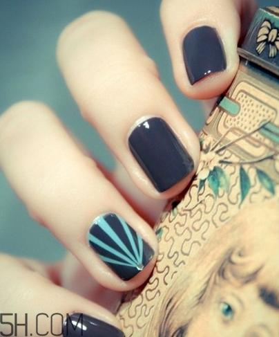 冬天涂什么指甲油好看？手黑涂什么指甲油好看？