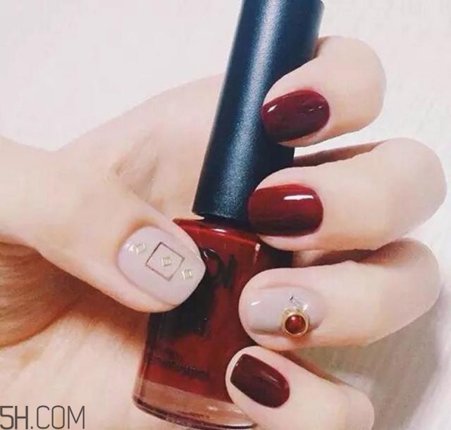 2018冬天涂什么顏色的指甲油好看？美甲小知識