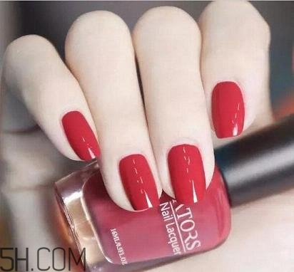 指甲油搭配有哪些講究？顯手白指甲油顏色推薦