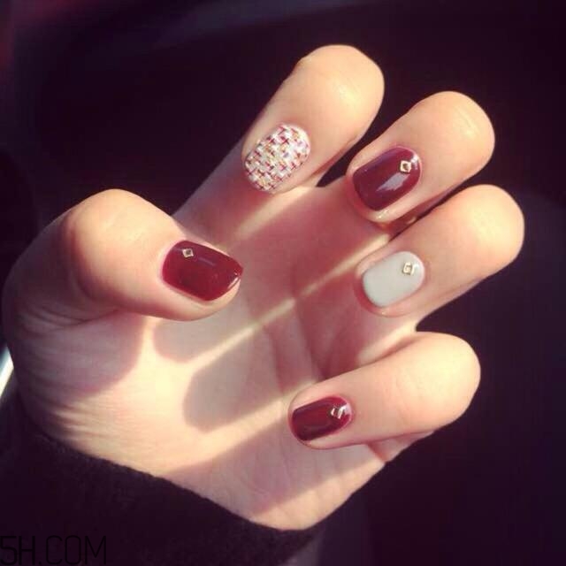 2018冬天涂什么顏色的指甲油好看？美甲小知識