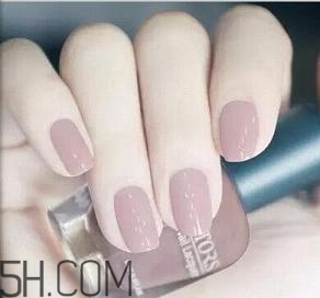 指甲油搭配有哪些講究？顯手白指甲油顏色推薦