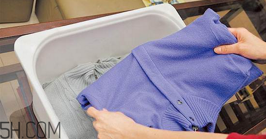 女裝羽絨服怎么保養(yǎng)？輕薄羽絨服怎么搭配？