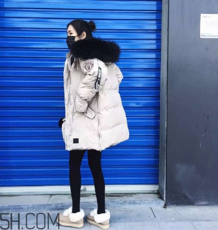 羽絨服怎么穿不顯胖？冬季好看的女裝羽絨服時(shí)尚搭配