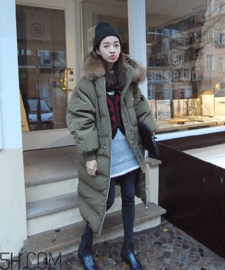 羽絨服怎么穿不顯胖？冬季好看的女裝羽絨服時(shí)尚搭配
