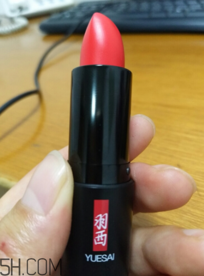 羽西蟲草口紅滋潤嗎？哪個色號適合秋冬？