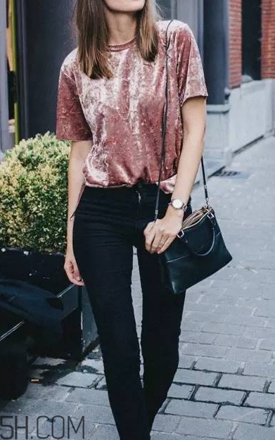 金絲絨褲子配什么上衣？金絲絨上衣搭配