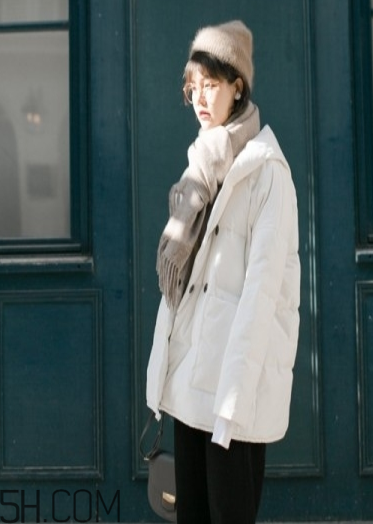 羽絨服搭配什么褲子好看？羽絨服搭配推薦