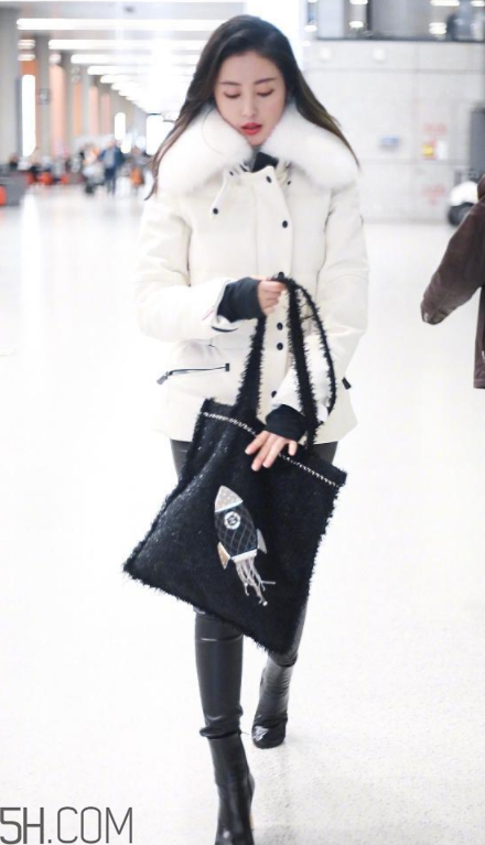 羽絨服搭配什么褲子好看？羽絨服搭配推薦