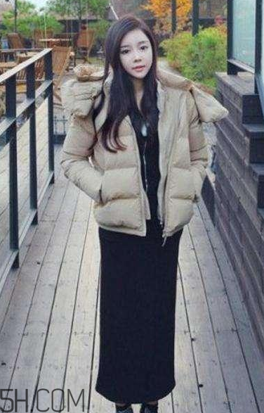 羽絨服搭配什么褲子好看？羽絨服搭配推薦