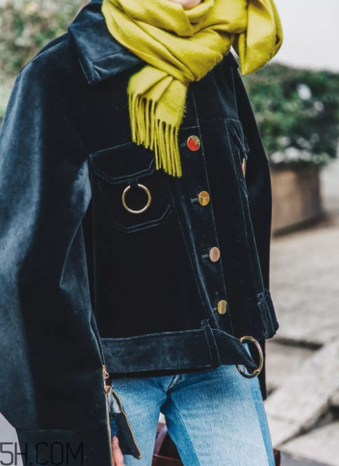 圍巾與大衣怎么搭配？灰色圍巾怎么搭配？