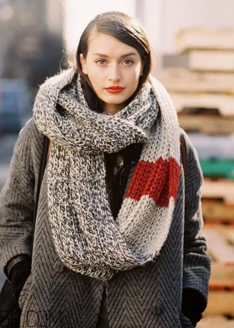 圍巾與大衣怎么搭配？灰色圍巾怎么搭配？