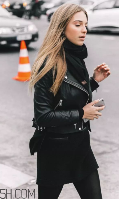 圍巾與大衣怎么搭配？灰色圍巾怎么搭配？