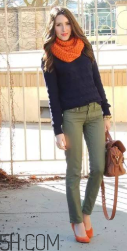 橘色衣服怎么搭配？橘色衣服搭配指南