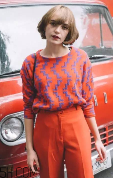 橘色衣服怎么搭配？橘色衣服搭配指南