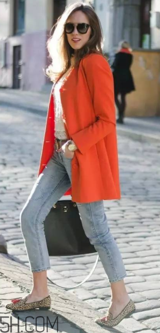 橘色衣服怎么搭配？橘色衣服搭配指南