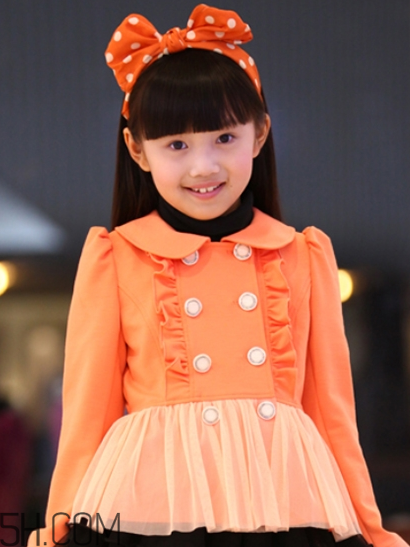 橘色衣服怎么搭配？橘色衣服搭配指南