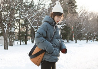 羽絨服搭配什么褲子好看？羽絨服搭配推薦