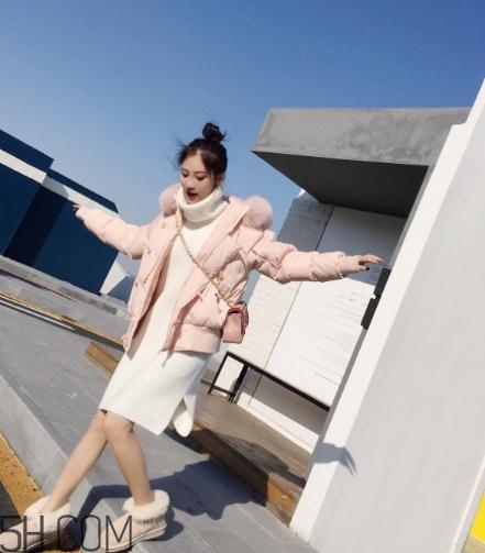 粉色羽絨服配什么鞋子？粉色羽絨服搭配鞋子圖片