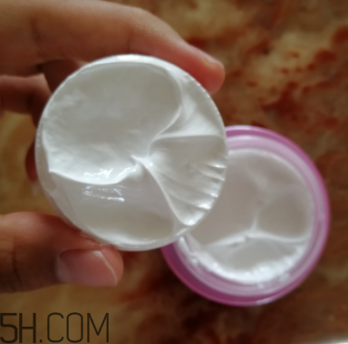 素顏霜需要卸妝嗎？植美村素顏霜要卸妝嗎？