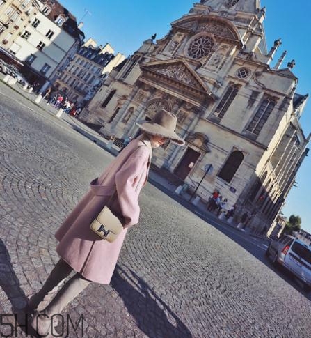 粉色大衣搭配什么鞋子？粉色大衣搭配鞋子圖片