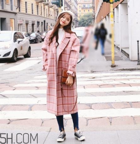 粉色大衣搭配什么鞋子？粉色大衣搭配鞋子圖片