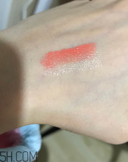 蘭芝v型雙色唇膏真人試色 蘭芝v型雙色唇膏適合黃皮嗎？