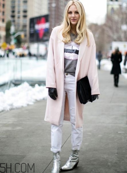 粉色大衣里面怎么搭配？粉色大衣內(nèi)搭什么顏色？