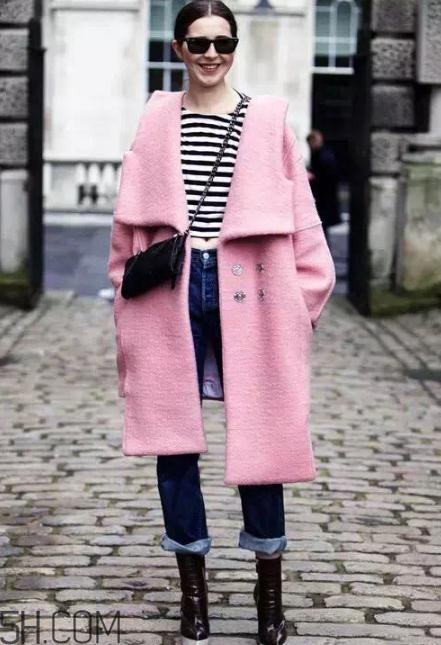 粉色大衣配什么褲子？粉色大衣搭配褲子圖片
