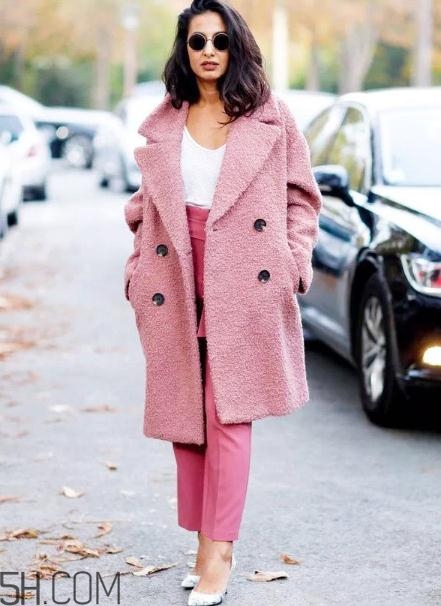 粉色大衣配什么褲子？粉色大衣搭配褲子圖片