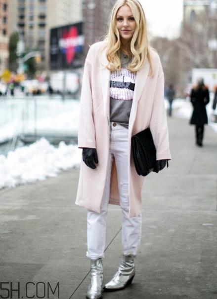 粉色大衣配什么褲子？粉色大衣搭配褲子圖片