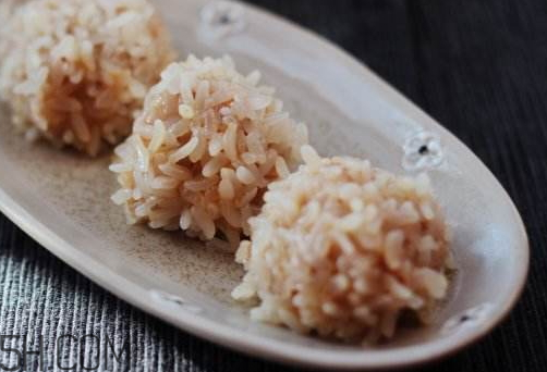 糯米丸子用什么肉好吃 糯米丸子怎么做不散 糯米丸子用什么肉好吃 糯米丸子怎么做不散