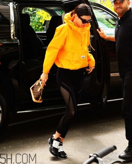 沖鋒衣搭配什么褲子好看？沖鋒衣搭配褲子圖片