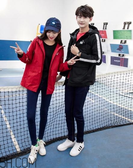 沖鋒衣搭配什么褲子好看？沖鋒衣搭配褲子圖片