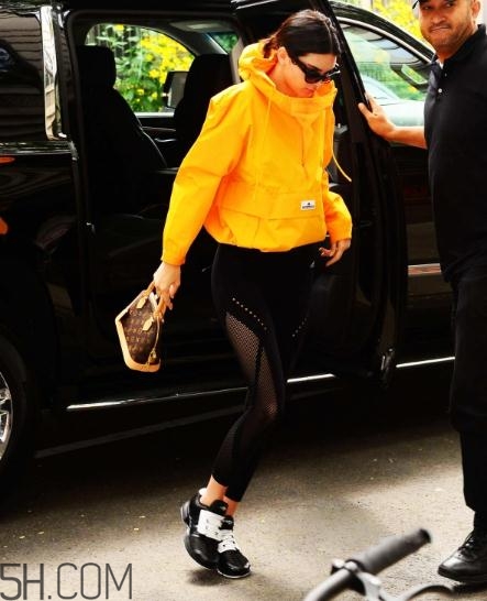 沖鋒衣搭配什么鞋子？沖鋒衣搭配鞋子圖片