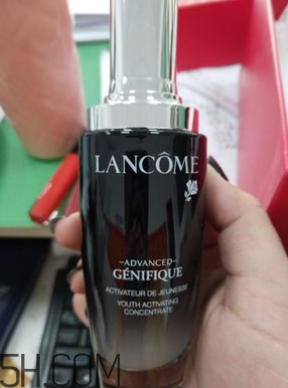 肌底液和精華有什么區(qū)別？蘭蔻小黑瓶可以單獨(dú)用嗎？