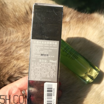 蘭蔻水光瓶后續(xù)要疊加面霜嗎？可以和精華疊加嗎？