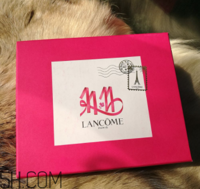 蘭蔻水光瓶后續(xù)要疊加面霜嗎？可以和精華疊加嗎？