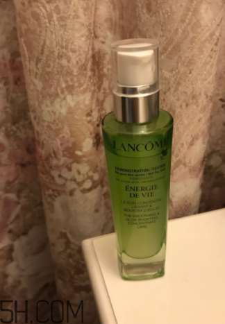 蘭蔻水光瓶適合什么年齡使用？蘭蔻水光瓶適合輕齡肌嗎？